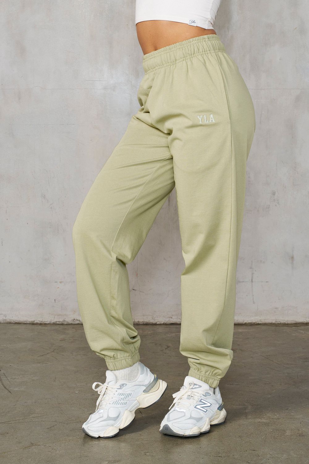 Olive Young LA W247 Pump Cover Joggers NZ | 3867204-CU